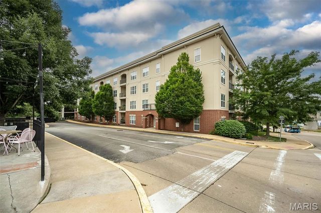 1270 Strassner Drive 3202, Brentwood, MO 63144