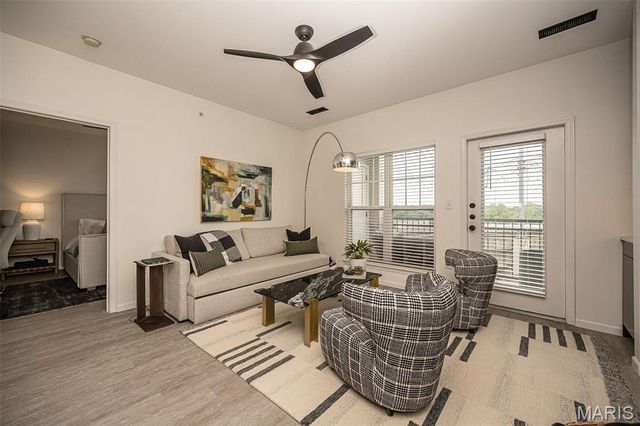 1270 Strassner Drive 3202, Brentwood, MO 63144
