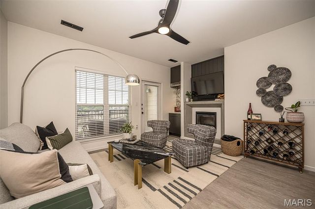 1270 Strassner Drive 3202, Brentwood, MO 63144