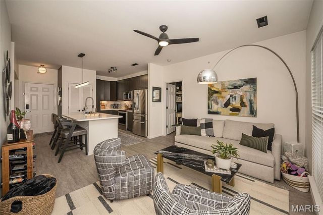 1270 Strassner Drive 3202, Brentwood, MO 63144
