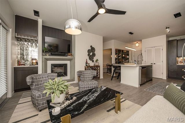 1270 Strassner Drive 3202, Brentwood, MO 63144