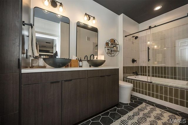 1270 Strassner Drive 3202, Brentwood, MO 63144