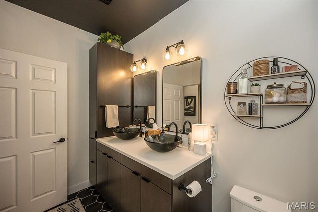 1270 Strassner Drive 3202, Brentwood, MO 63144