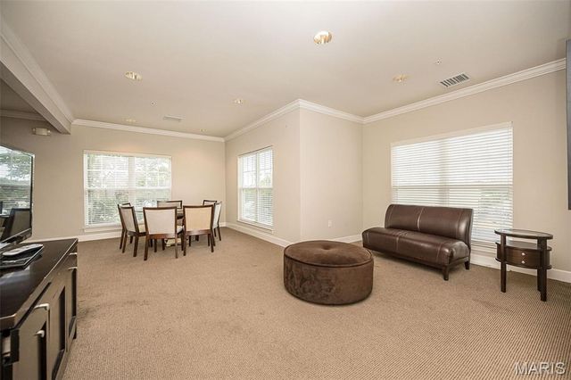 1270 Strassner Drive 3202, Brentwood, MO 63144