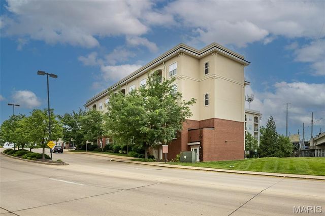 1270 Strassner Drive 3202, Brentwood, MO 63144