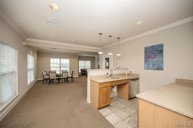 1270 Strassner Drive 3202, Brentwood, MO 63144
