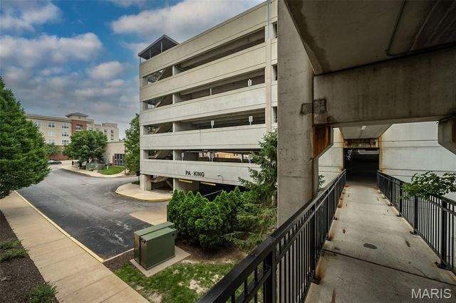 1270 Strassner Drive 3202, Brentwood, MO 63144