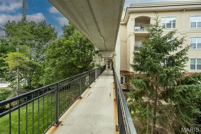 1270 Strassner Drive 3202, Brentwood, MO 63144
