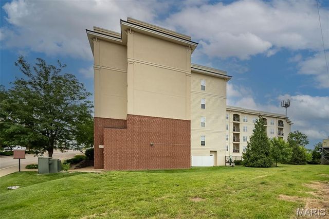 1270 Strassner Drive 3202, Brentwood, MO 63144