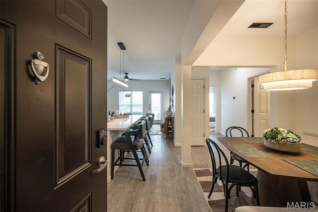 1270 Strassner Drive 3202, Brentwood, MO 63144