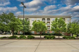 1270 Strassner Drive 3202, Brentwood, MO 63144