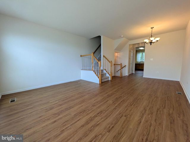 25015 RIDING CENTER DR, Chantilly, VA 20152