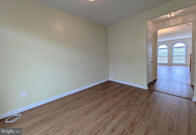 25015 RIDING CENTER DR, Chantilly, VA 20152