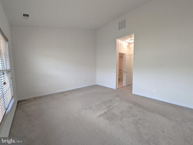 25015 RIDING CENTER DR, Chantilly, VA 20152