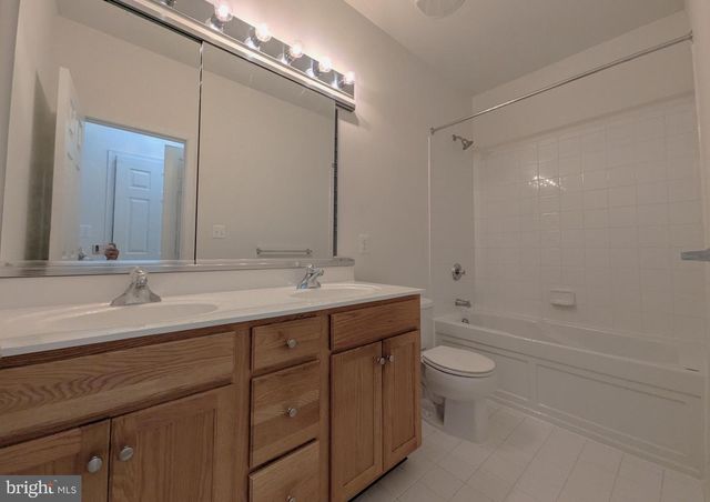 25015 RIDING CENTER DR, Chantilly, VA 20152