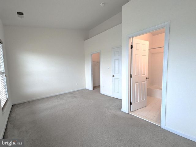 25015 RIDING CENTER DR, Chantilly, VA 20152
