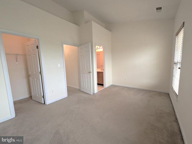 25015 RIDING CENTER DR, Chantilly, VA 20152