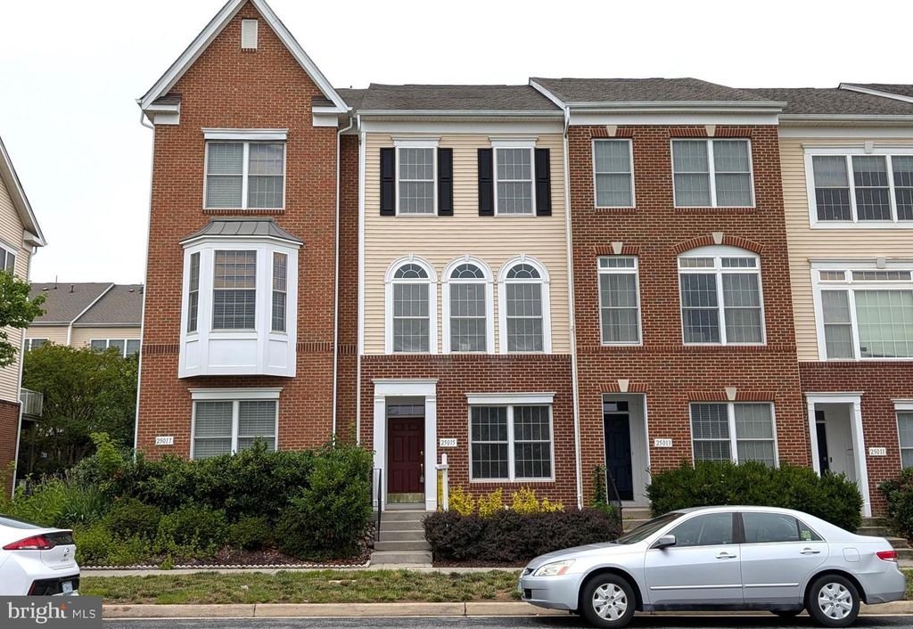 25015 RIDING CENTER DR, Chantilly, VA 20152