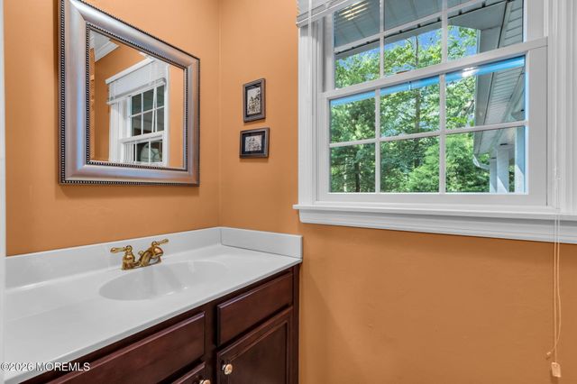 200 Pelican Road, Middletown, NJ 07748