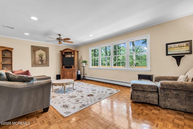 200 Pelican Road, Middletown, NJ 07748