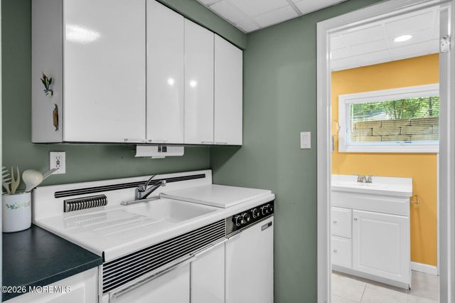 200 Pelican Road, Middletown, NJ 07748
