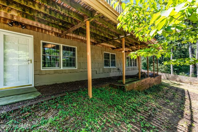 200 Pelican Road, Middletown, NJ 07748
