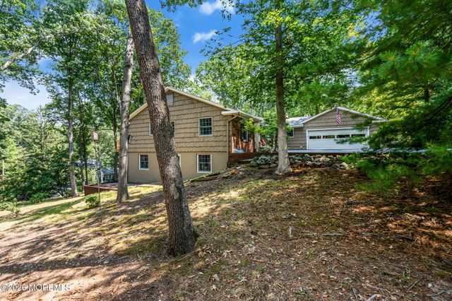 200 Pelican Road, Middletown, NJ 07748