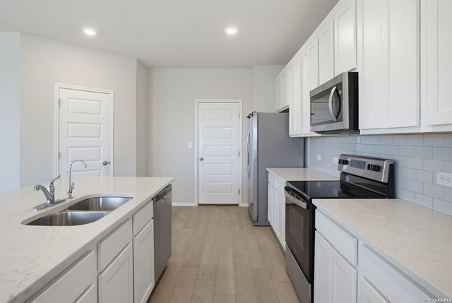 10803 Airman Dr, Converse, TX 78109