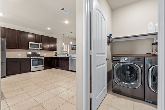 4207 Whispering Willow Way, Arlington, TX 76005