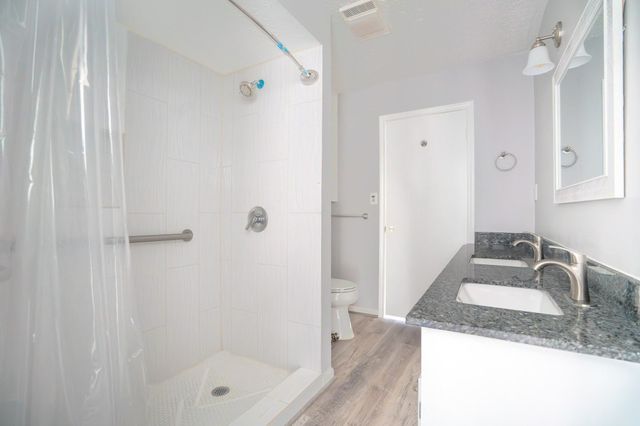 5214 Lodge Creek Drive, Houston, TX 77066