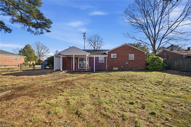 39 Longwood DR, Hampton, VA 23669