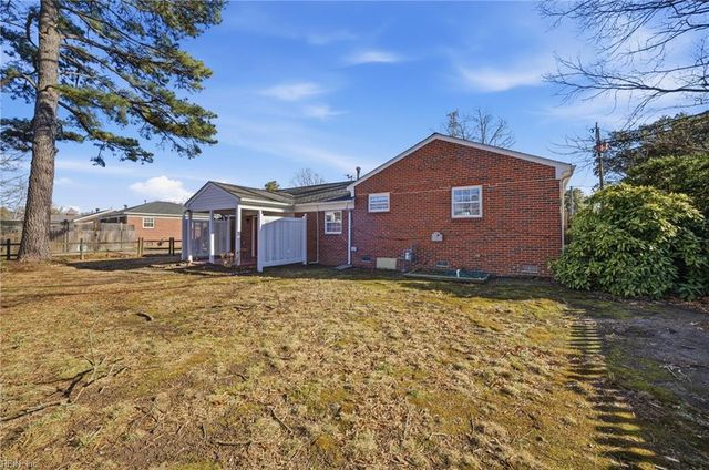 39 Longwood DR, Hampton, VA 23669