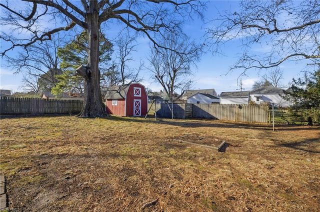 39 Longwood DR, Hampton, VA 23669