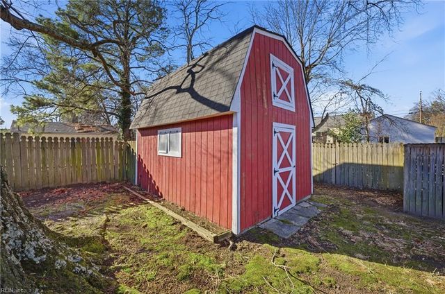 39 Longwood DR, Hampton, VA 23669
