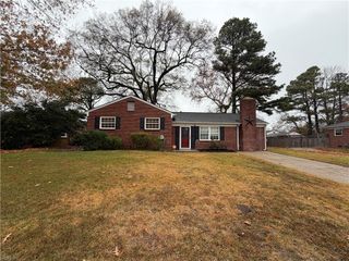 39 Longwood DR, Hampton, VA 23669