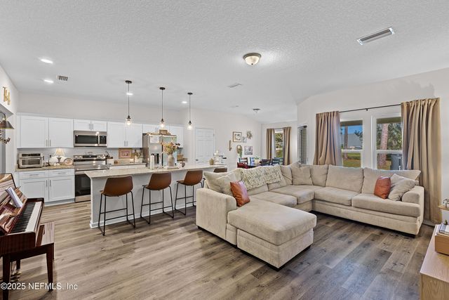 102 LANDMARK Avenue, Satsuma, FL 32189