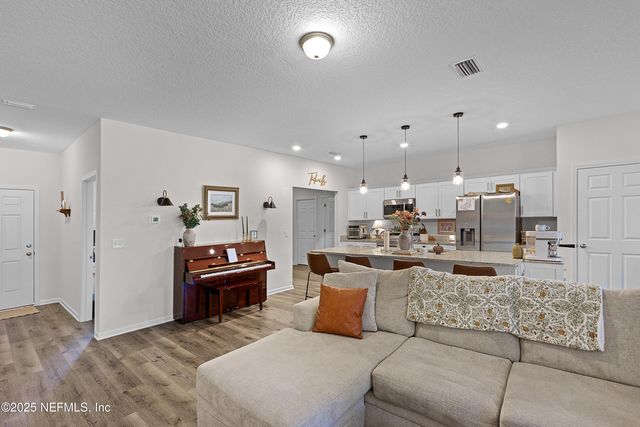 102 LANDMARK Avenue, Satsuma, FL 32189