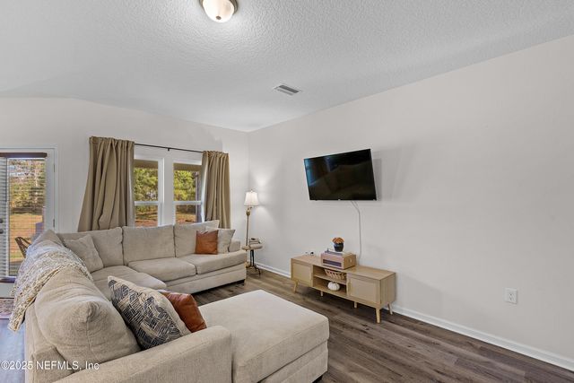 102 LANDMARK Avenue, Satsuma, FL 32189