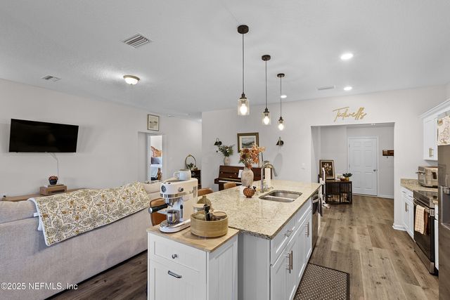 102 LANDMARK Avenue, Satsuma, FL 32189