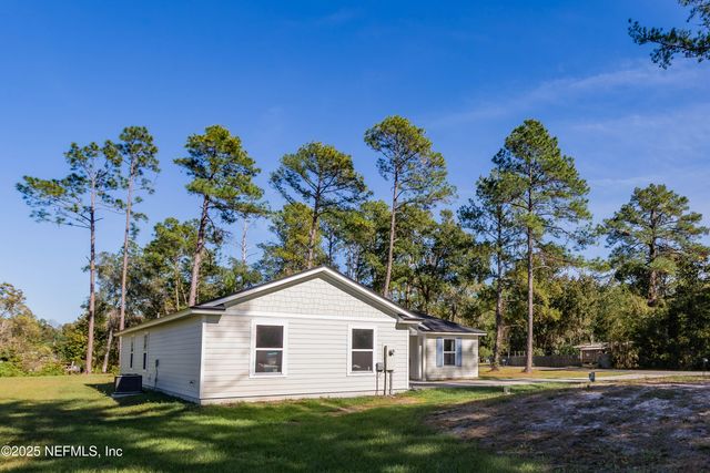 102 LANDMARK Avenue, Satsuma, FL 32189
