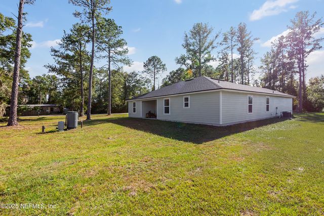 102 LANDMARK Avenue, Satsuma, FL 32189
