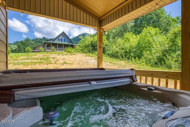 3136 Thomas Headrick Road, Sevierville, TN 37862