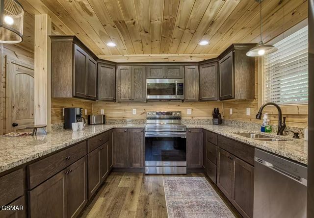 3136 Thomas Headrick Road, Sevierville, TN 37862