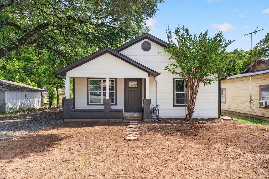 425 Bales Street, Cleburne, TX 76033 — photo 2