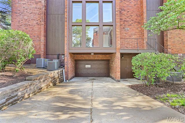 514 Coeur De Royale Drive 101, St Louis, MO 63141