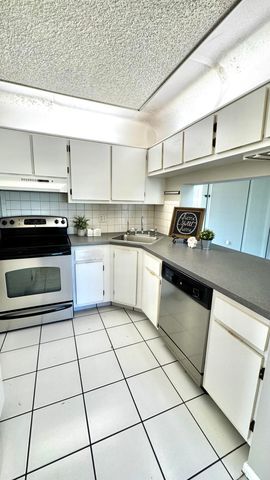 1007 GREEN PINE Boulevard A3, West Palm Beach, FL 33409
