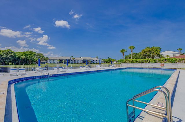 1007 GREEN PINE Boulevard A3, West Palm Beach, FL 33409