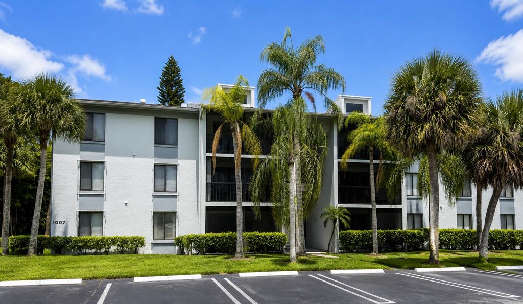 1007 GREEN PINE Boulevard A3, West Palm Beach, FL 33409