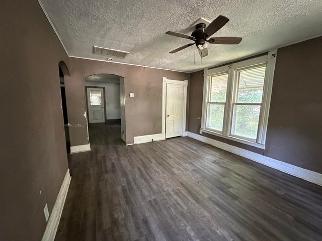1201 N Davies Avenue, Springfield, MO 65802