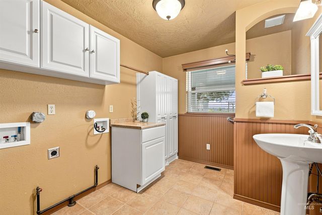 5801 E Victory Rd., Nampa, ID 83687